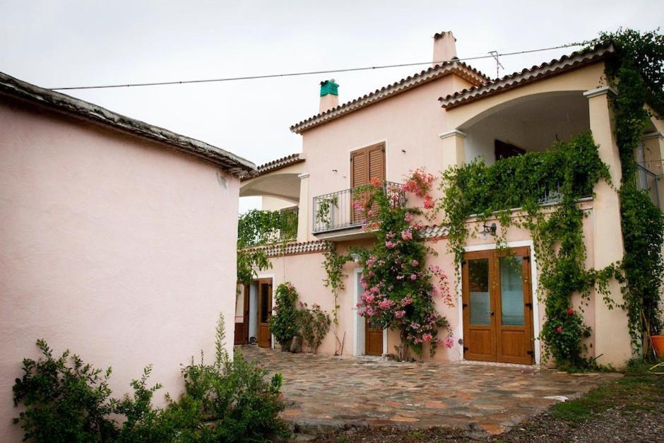 Agriturismo Donnolu Tertenìa Eksteriør billede